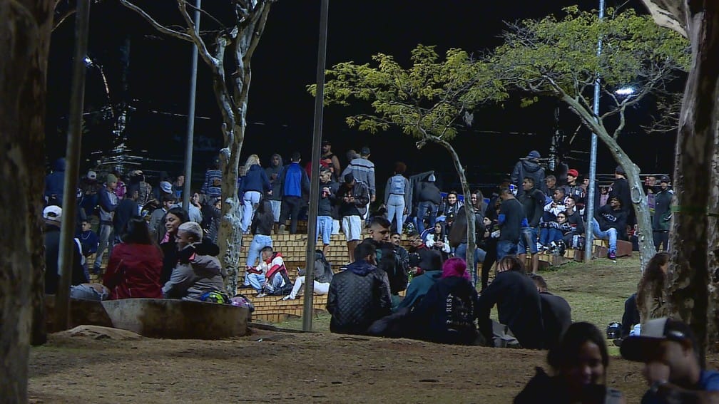 Aglomeração na Praça do Papa e Desrespeito do uso de Máscaras Obrigatório e distanciamento