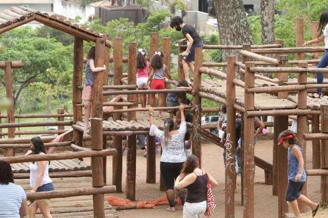 Praças de BH são tomadas no Dia das Crianças