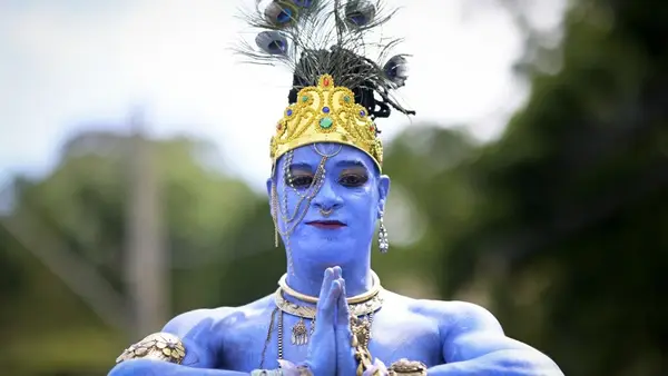 Carnaval de BH: Foliões se concentram na Praça do Papa para bloco Pena de Pavão de Krishna; Veja fotos!