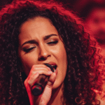 Liza Lou apresenta turnê “Doce Confusão” na Casa Outono em Belo Horizonte
