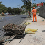 Prefeitura de Belo Horizonte realiza mutirão de limpeza e prevenção de enchentes no Barreiro