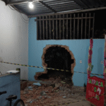 Pedra se desprende de encosta e atinge casa durante chuva em Belo Horizonte