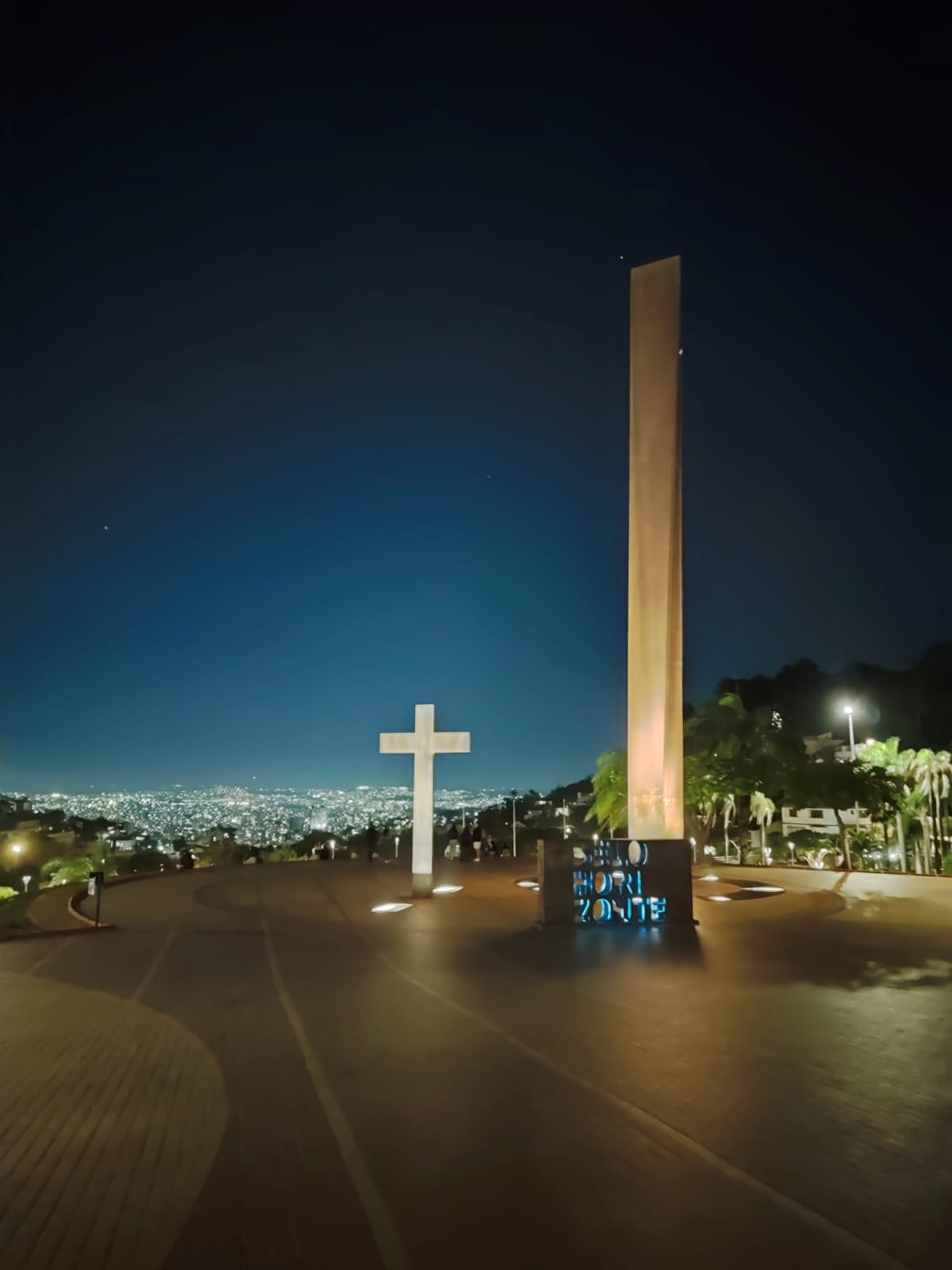 Passeio especial celebra reabertura da Praça do Papa e destaca os mirantes de Belo Horizonte